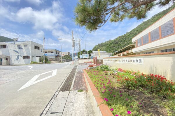 渡嘉敷港からホテルまで徒歩5分